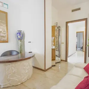 Affittacamere Longanesi 26, Milano